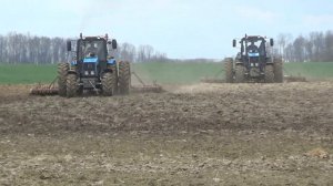 "Беларусы" МТЗ 1221 работают на культивации в СПК "Гигант"