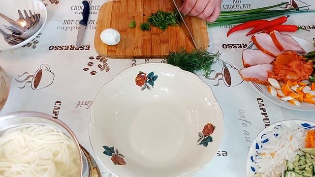 вкусный рамэн с утиной лапшой по имени Нина おいしい 柳麺 ニーナ