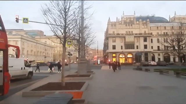 От Манежной площади до Лубянки по Театральному проезду и ул. Охотный ряд. Осень 2019 г. смотреть онлайн