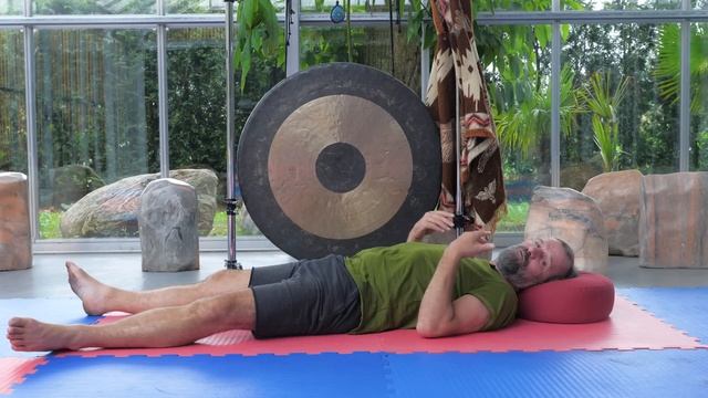 Wim Hof breathing tutorial by Wim Hof смотреть онлайн