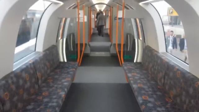 Тестируем высоту потолка в сабвее на InnoTrans2018 в Берлине. смотреть онлайн