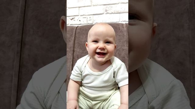 Агата учится играть, 7 мес смотреть онлайн