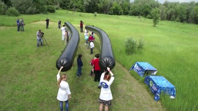 Как гигантский мусорный пакет запустить в небо?