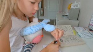 Мой день с уточкой Лалафанфан. Уточка учит уроки, умывается, одевается, кушает. Лалафанфан заболела