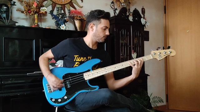 Kim Wilde - Kids in America (bass cover with Fender Precision American Performer) смотреть онлайн