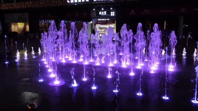 Восхитительная курица и вечерний новогодний Китай. Снято Sony ZV-1 с разрешением 4K