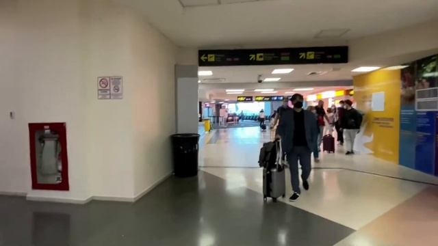Arriving at Tocumen Int'l Airport, Panama. Layover And Walking Tour at Terminal 1 смотреть онлайн