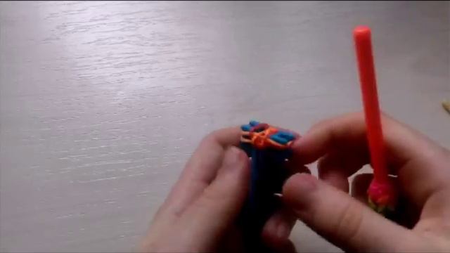 Браслет из резинок 