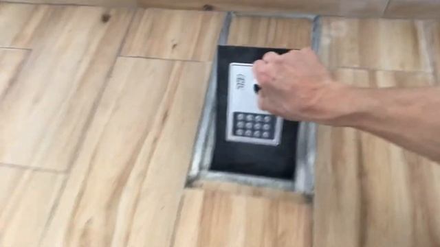 Сейф в монтированнвы в пол . смотреть онлайн