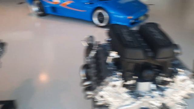 Музей Ламборгини моторы v12 v10 и корабль автобус смотреть онлайн