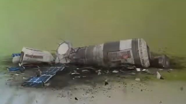 У меня в доме упал спутник смотреть онлайн