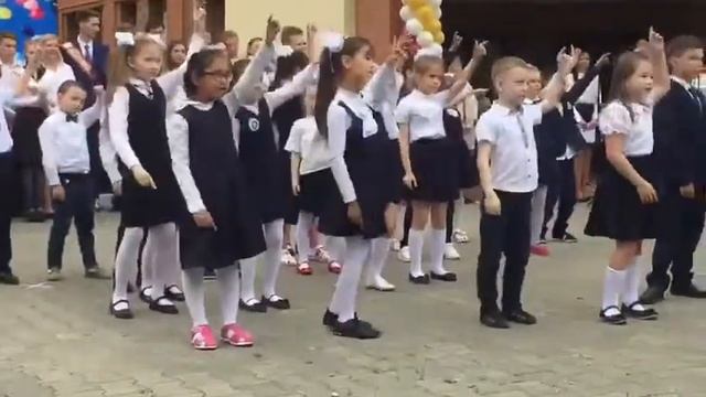 Танец первоклашек Поведниковской СОШ смотреть онлайн