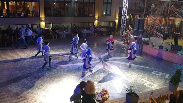 • Каспийск, ресторан «Бриз», дагестанский танец. Kaspiysk, restaurant "Breeze", Dagestan dance смотреть онлайн