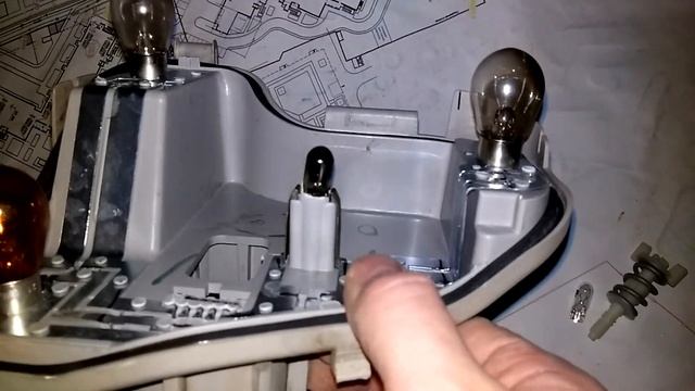 Поло седан замена лампочки (габарита) заднего фонаря (Volkswagen Polo Sedan)