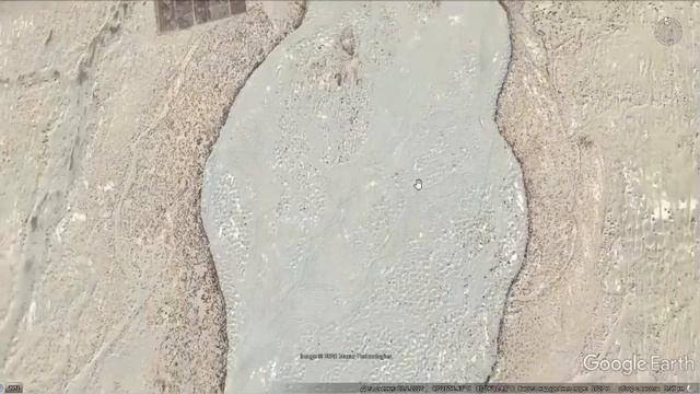 Китайские каньоны Песчаные реки Гигантский Вал который сдерживает пески пустыни смотреть онлайн