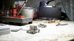 Мигает  в плафоне  светодиодная или энергосберегающая  лампочка ,как устранить ?