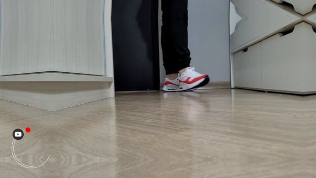 Review Tênis Nike Air Max SYSTM Branco e Vermelho | Comprado Netshoes | Demonstração No Pé | On Fee смотреть онлайн