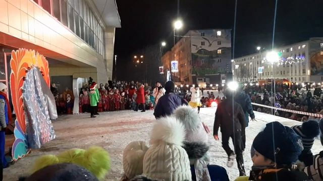 Заполярный,открытие елки 2018 видео 2 смотреть онлайн