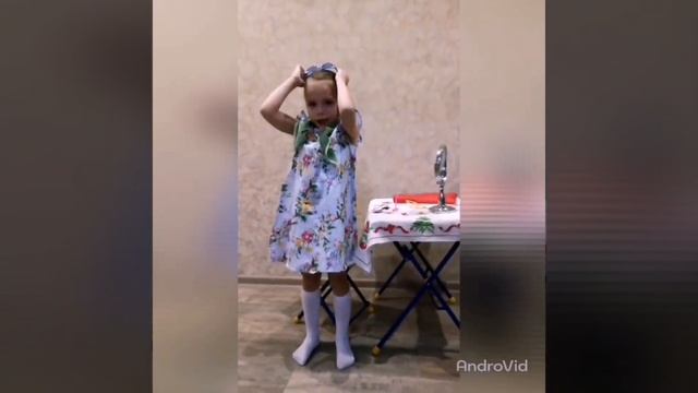 Мартышка и очки, обыграла басню И.А. Крылова, 5 лет смотреть онлайн