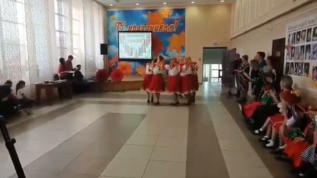 Танец сотрудниц детского сада "Гори - гори ясно". Фестиваль "Краски наций" смотреть онлайн