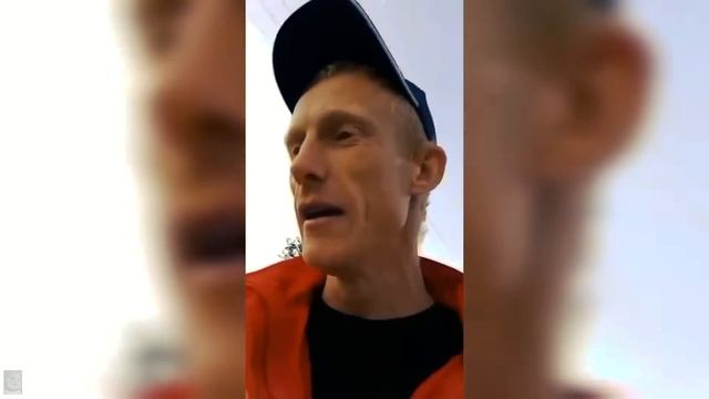 Парень на приколе, что у него в голове...? смотреть онлайн