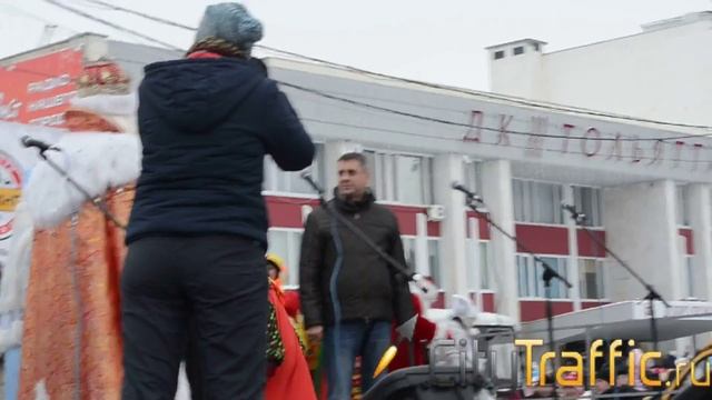 Дед Мороз зажег елку в Тольятти