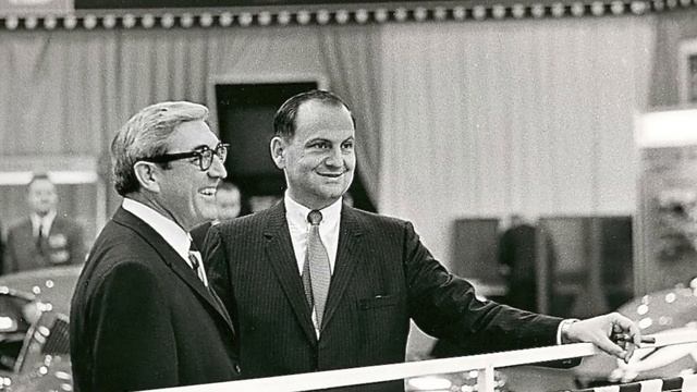 Why is the 1971 through 73 Mustang SO BIG? смотреть онлайн