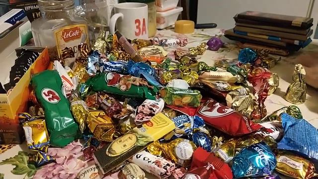 Подарили огромную кучу конфет смотреть онлайн