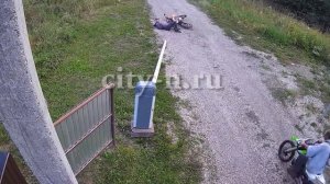 Мотоциклист снёс шлагбаум