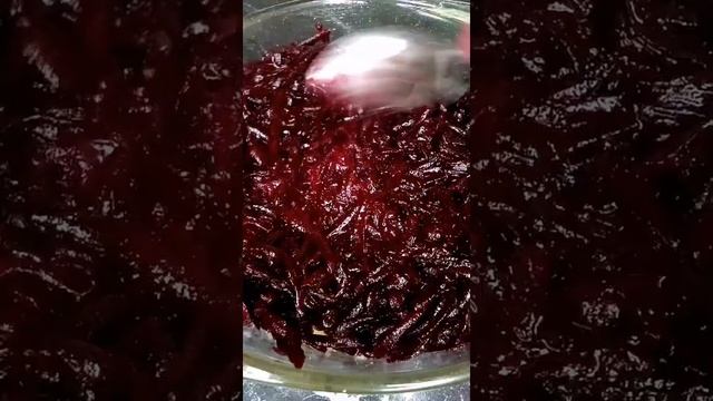 Оладьи с брусничным вареньем