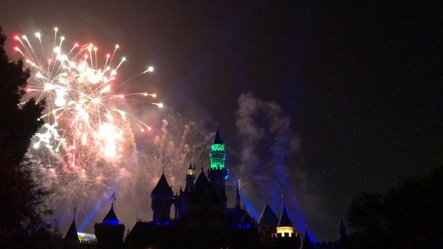 FAMILY VACATION, Disneyland fireworks California смотреть онлайн