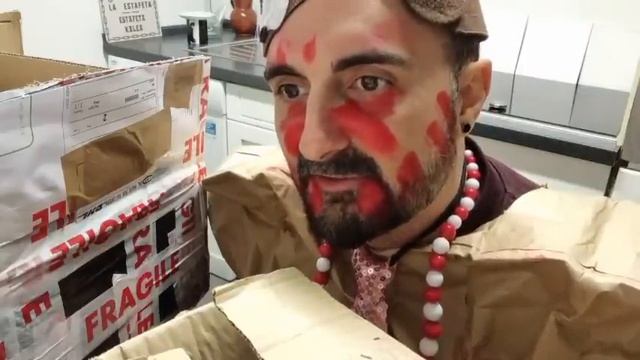 Voy a una pizzeria disfrazado halloween y un disfraz смотреть онлайн