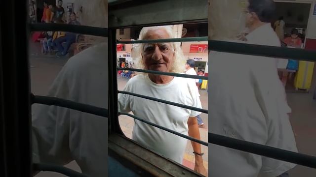 Индийские поезда. Из Гоа в Гокарну большой компанией! #india #goa смотреть онлайн