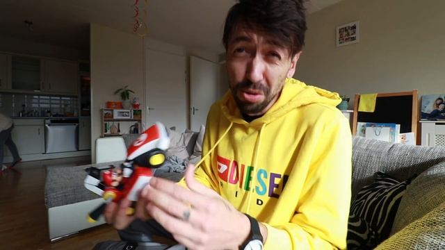 Mario Kart Live Home Circuit. Радиоуправляемый Марио - в Nintendo сделали годноту смотреть онлайн