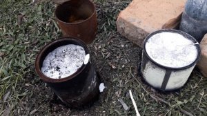 Расплавил алюминий и дюраль в новой печке и тигле паяльной лампой на АИ 95.