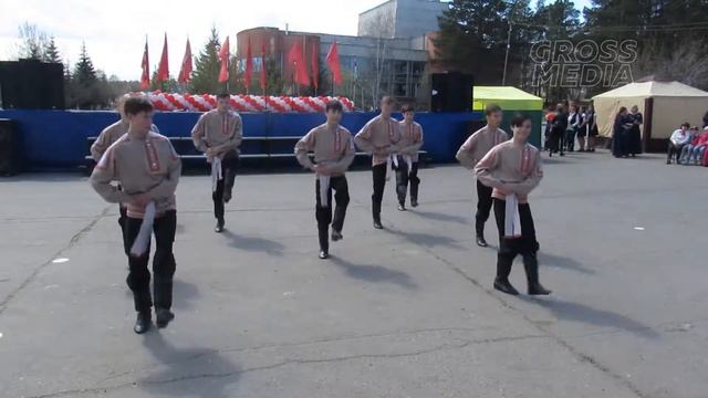 Хореографический ансамбль "Сибирские Самоцветы" - танец "Мужской пляс" - День Победы 2018 смотреть онлайн