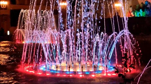 Москва. ВДНХ. Фонтан "Каменный цветок" вечером смотреть онлайн