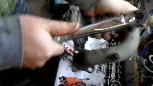 94   Устанавливаем датчик температуры одноконтактный возле помпы двигателя  Джили МК  копия  двгате