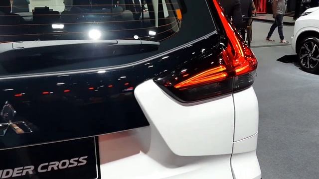 Mitsubishi Xpander Cross 2022 | Quartz White Pearl color смотреть онлайн