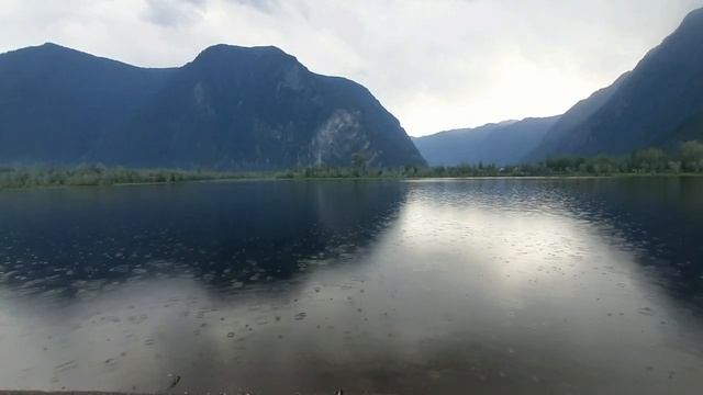 Дождливый день у озера / 8 часов звуков природы для крепкого сна, отдыха и медитации смотреть онлайн