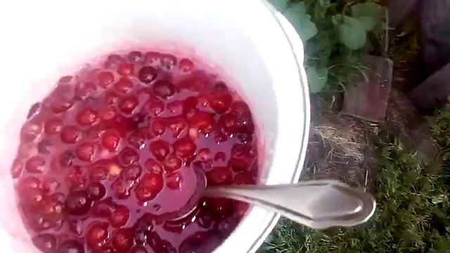 Варим варенье из вишни . смотреть онлайн