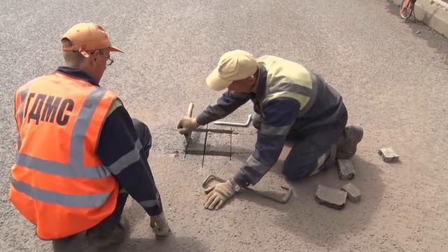 На ул. Ленина взяли пробу нового асфальта смотреть онлайн