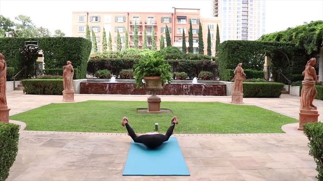 Yoga Barbie's Way смотреть онлайн