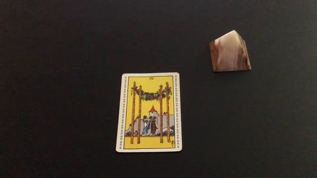 Четверка Жезлов Таро прямое и перевёрнутое значение смотреть онлайн