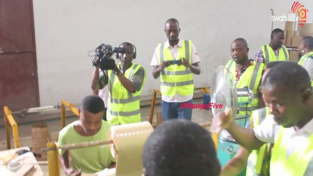 WAZIRI WA NISHATI AUWASHA MOTO KWENYE KIWANDA CHA TRANSFOMA/LASIVYO NTAWAFUTIA KIBALI смотреть онлайн