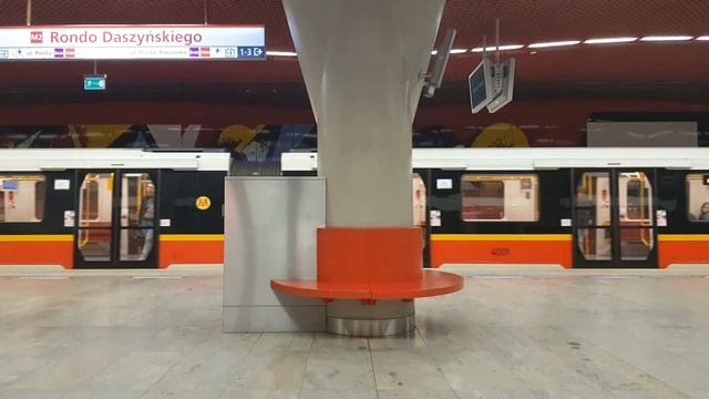 Metro Warsaw / Warszawa Line 2   Nowy Swiat - Uniwersitet / Rondo Daszynskiego
