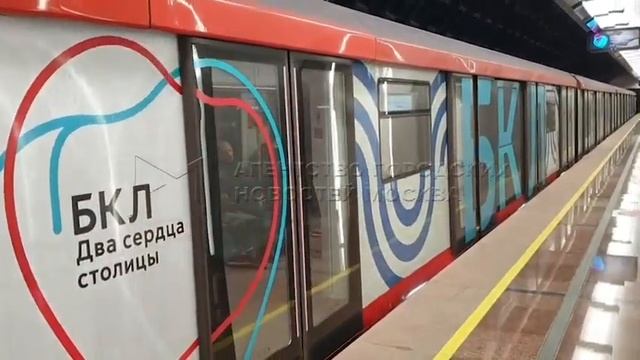 Спешите увидеть: экран на станции «Рижская» БКЛ демонтируют смотреть онлайн