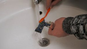 Чистка печатной платы после залития (окислы после воды)  | COM EXPERT: ЛАЙФХАКИ МАСТЕРУ #2