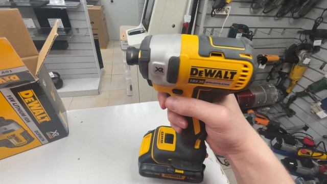 Винтоверт Dewalt DCF887D2