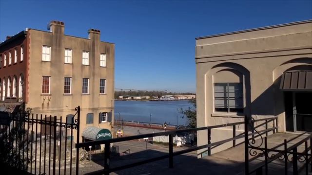 To Spend A Day In Savannah смотреть онлайн